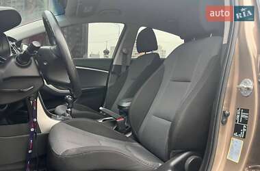 Хетчбек Hyundai i30 2012 в 