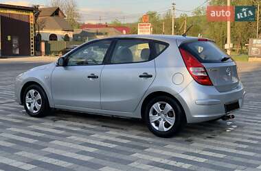 Хэтчбек Hyundai i30 2010 в 