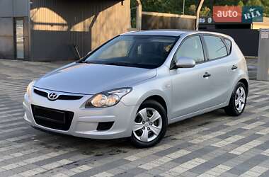 Хэтчбек Hyundai i30 2010 в 