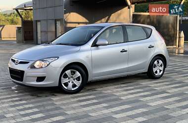 Хэтчбек Hyundai i30 2010 в 