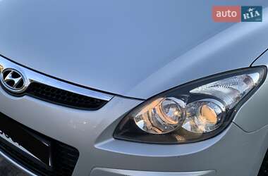 Хэтчбек Hyundai i30 2010 в 