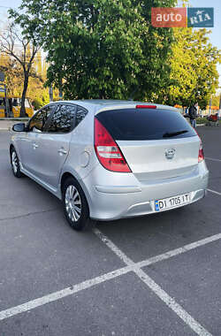 Хетчбек Hyundai i30 2011 в 