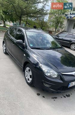Хэтчбек Hyundai i30 2011 в 