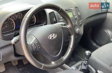 Хэтчбек Hyundai i30 2010 в 
