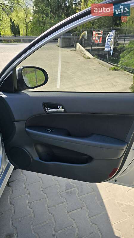 Універсал Hyundai i30 2012 в Яремчі