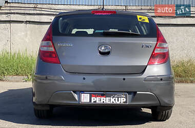Хэтчбек Hyundai i30 2010 в 
