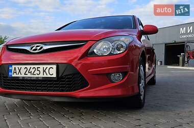 Хэтчбек Hyundai i30 2010 в 