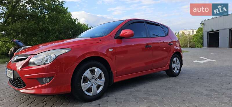 Хэтчбек Hyundai i30 2010 в Харькове
