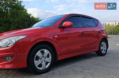 Хэтчбек Hyundai i30 2010 в 