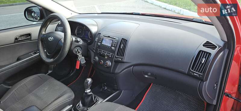 Хэтчбек Hyundai i30 2010 в Харькове