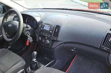 Хэтчбек Hyundai i30 2010 в 