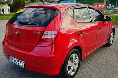 Хэтчбек Hyundai i30 2010 в 