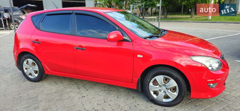 Хэтчбек Hyundai i30 2010 в Харькове