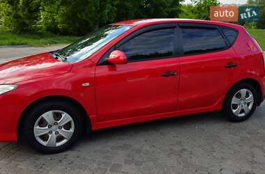 Хэтчбек Hyundai i30 2010 в 