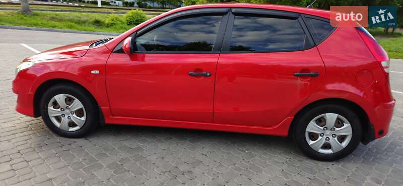 Хэтчбек Hyundai i30 2010 в Харькове