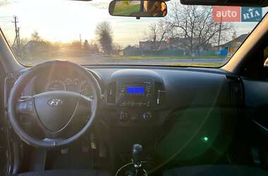 Хетчбек Hyundai i30 2010 в 