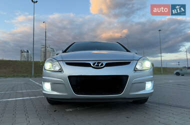 Хэтчбек Hyundai i30 2008 в Киеве