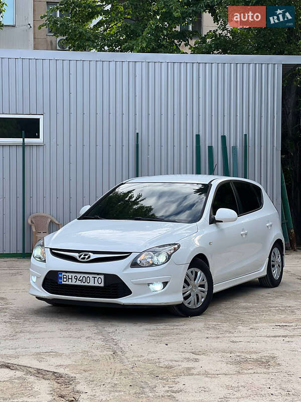 Хетчбек Hyundai i30 2011 в 