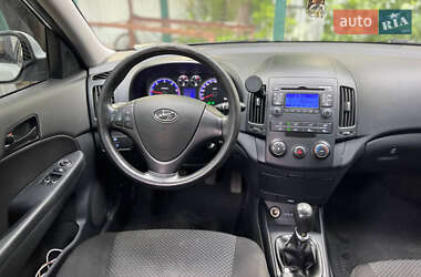 Хетчбек Hyundai i30 2011 в 