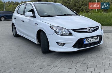 Хэтчбек Hyundai i30 2010 в 