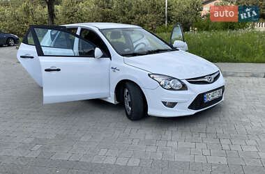Хэтчбек Hyundai i30 2010 в 