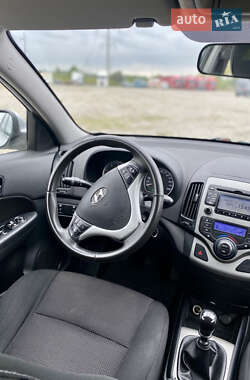 Хэтчбек Hyundai i30 2009 в 
