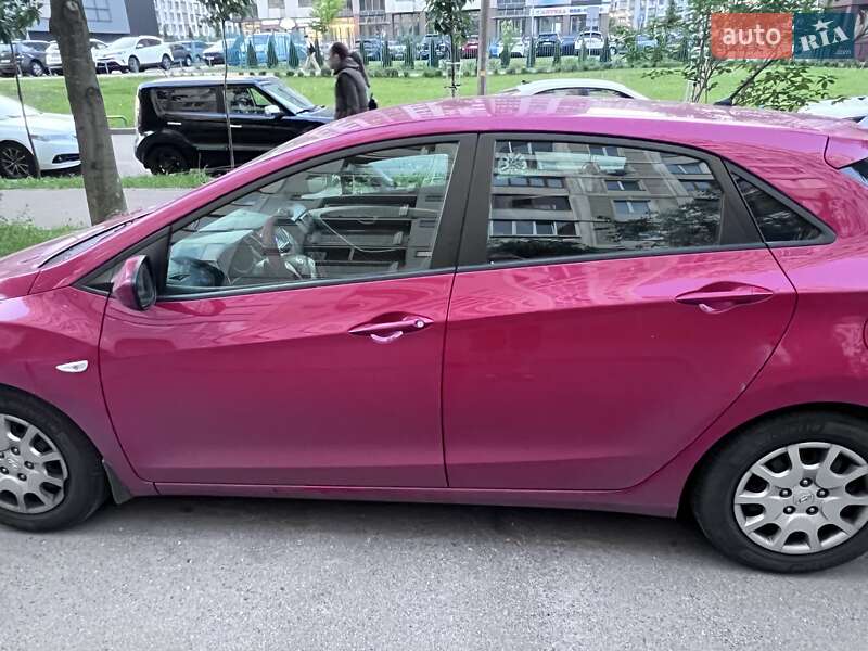 Хетчбек Hyundai i30 2013 в 
