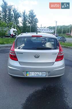 Хэтчбек Hyundai i30 2010 в 