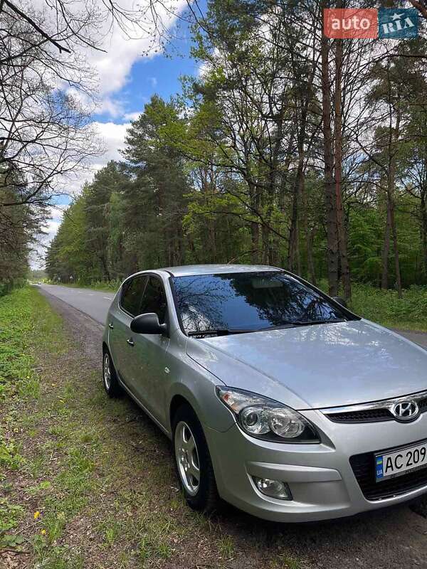 Хэтчбек Hyundai i30 2010 в Киверцах