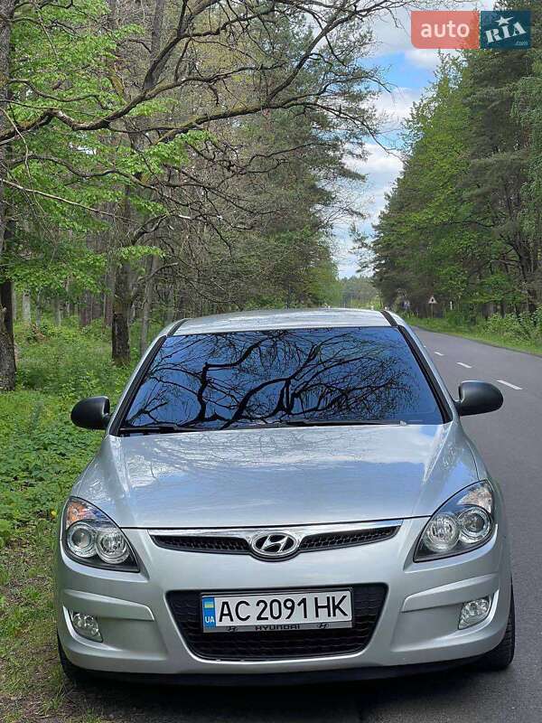 Хэтчбек Hyundai i30 2010 в Киверцах