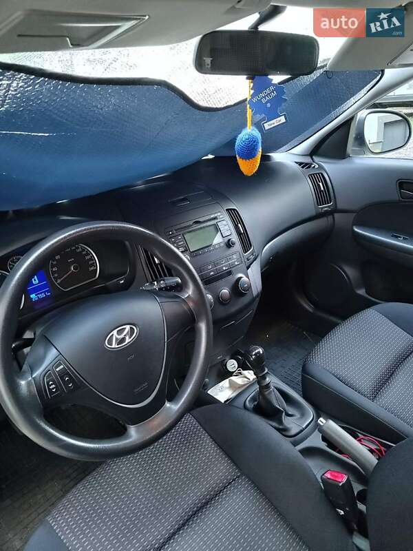 Универсал Hyundai i30 2008 в Новоукраинке