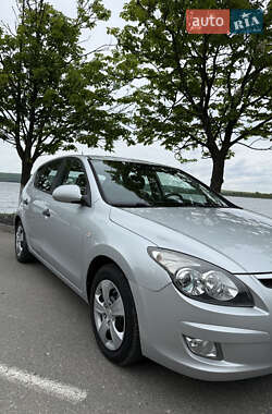 Хэтчбек Hyundai i30 2009 в 