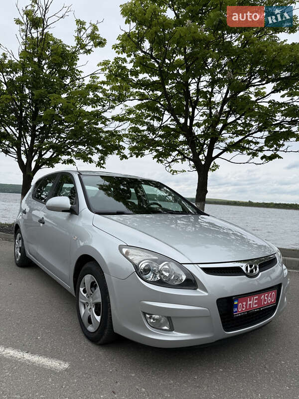 Хэтчбек Hyundai i30 2009 в Бурштыне
