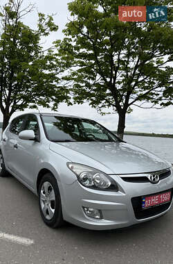 Хэтчбек Hyundai i30 2009 в 