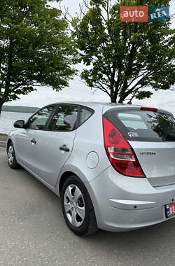 Хэтчбек Hyundai i30 2009 в 