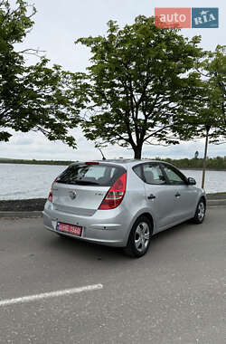 Хэтчбек Hyundai i30 2009 в 