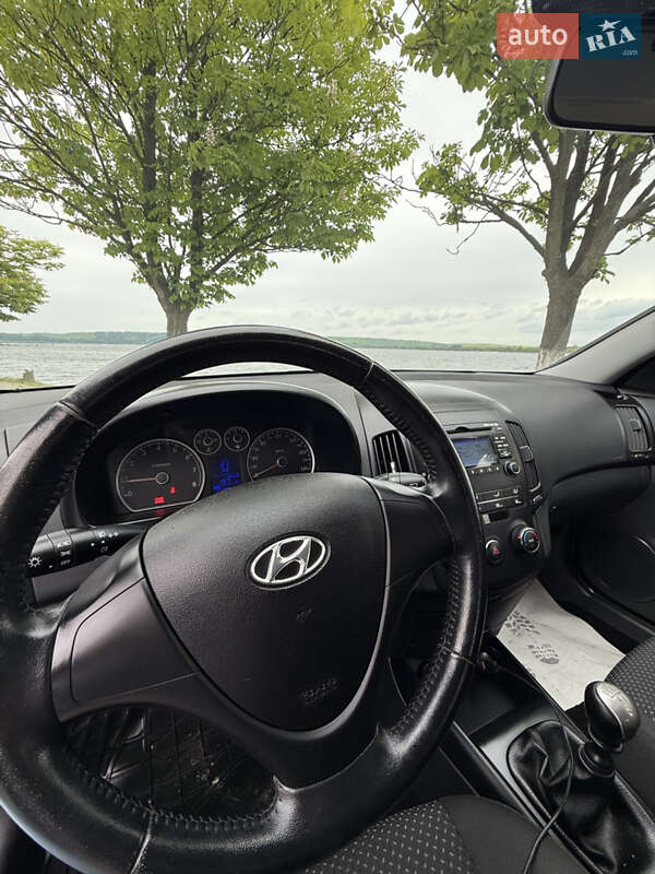 Хэтчбек Hyundai i30 2009 в Бурштыне