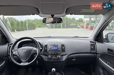 Хетчбек Hyundai i30 2010 в 