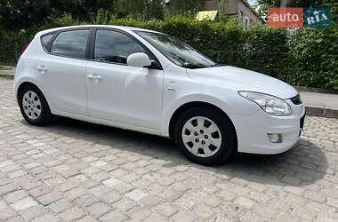 Хэтчбек Hyundai i30 2009 в Черновцах