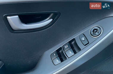 Хетчбек Hyundai i30 2013 в 