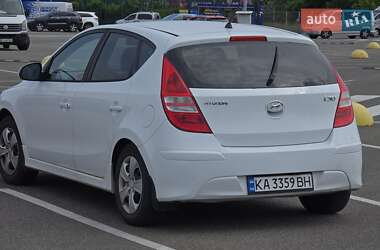 Хэтчбек Hyundai i30 2010 в 