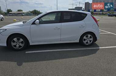 Хэтчбек Hyundai i30 2010 в 