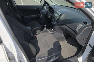 Хэтчбек Hyundai i30 2010 в 