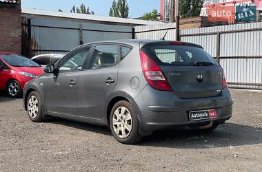 Хэтчбек Hyundai i30 2008 в 