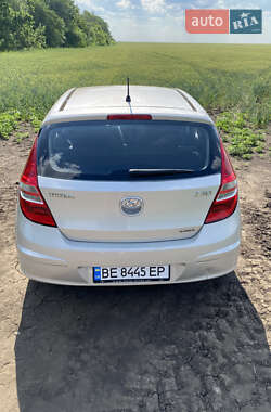 Хэтчбек Hyundai i30 2010 в 