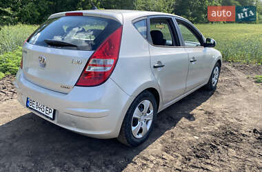 Хэтчбек Hyundai i30 2010 в 