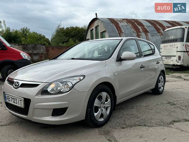 Хэтчбек Hyundai i30 2009 в 