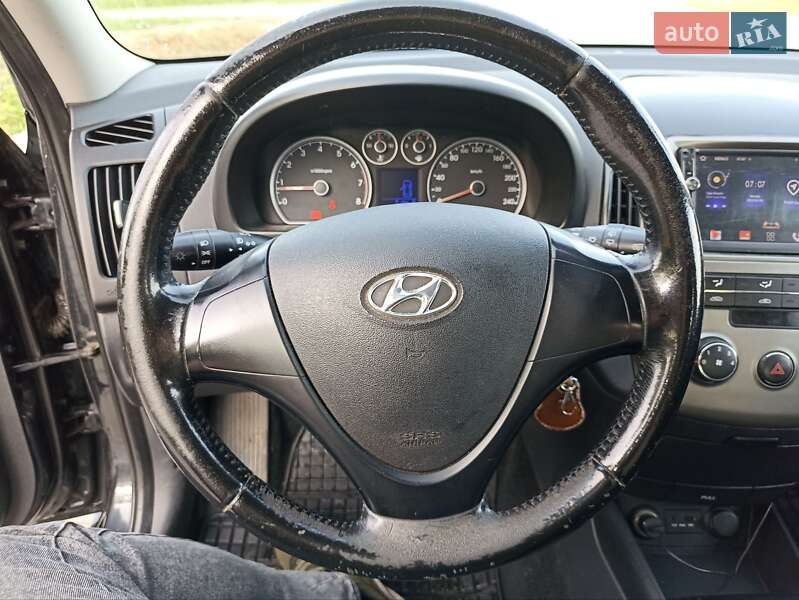 Универсал Hyundai i30 2010 в Львове