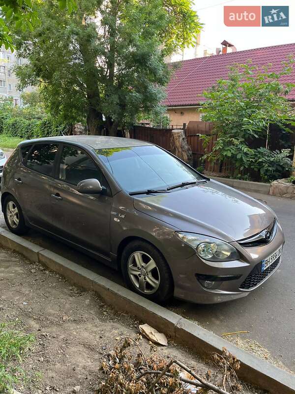 Хэтчбек Hyundai i30 2011 в Одессе