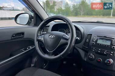Хэтчбек Hyundai i30 2009 в 
